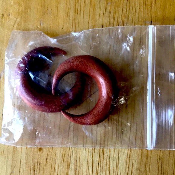 Wooden earring - Picture 1 of 1